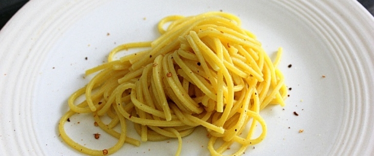 Spaghetti, aglio, olio e peperoncino con magic cooker