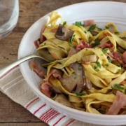 pappardelle con speck e funghi porcini